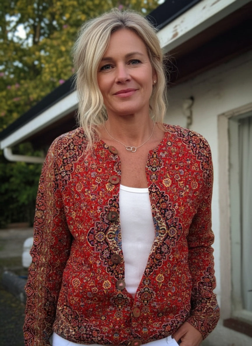 Clara – Vintage Art Cozy Long Sleeve Sweater